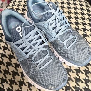 On Cloud Tec Running Women's Athletic Shoes in Light Blue and Gray Size6. Used!